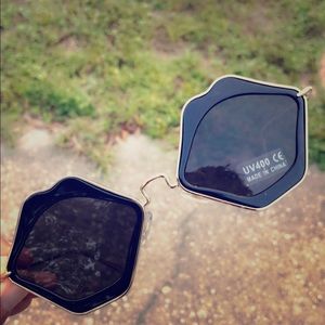 Luscious lips sunglasses